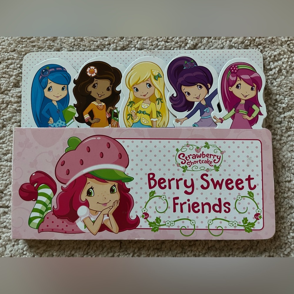 🍓🍰 Berry Sweet Friends (Strawberry Shortcake) - Deluxe Board book - V GOOD
